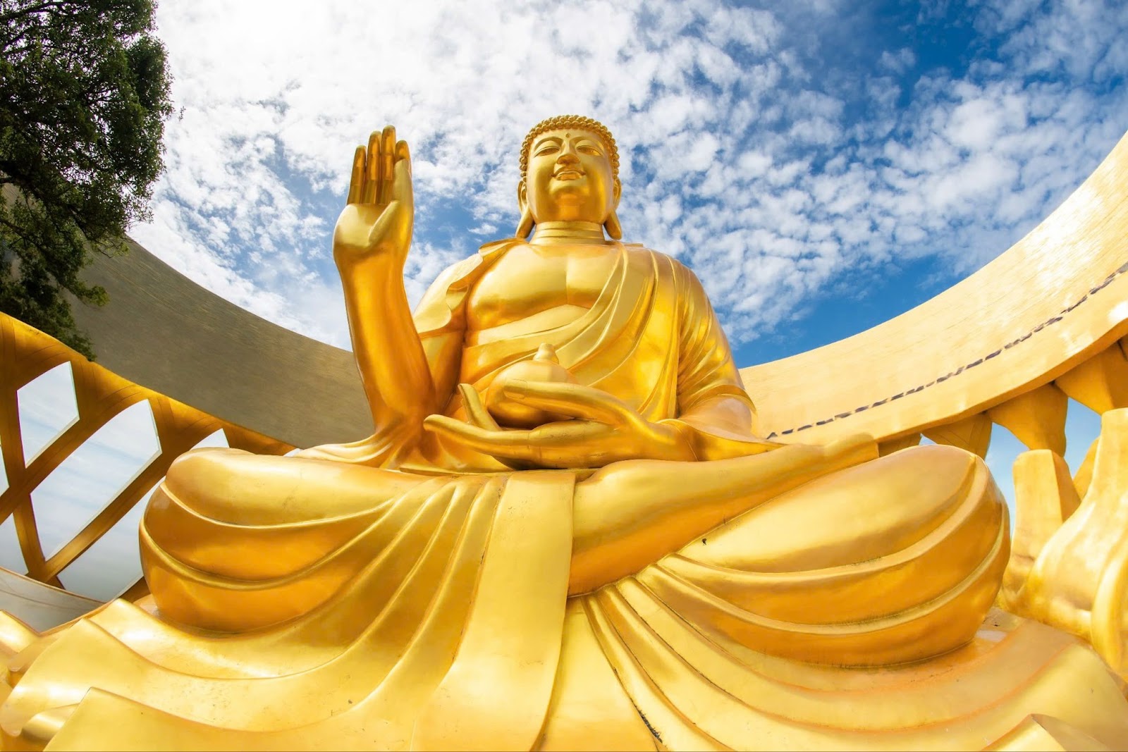Tượng Phật Câu Na Hàm Mâu Ni là điểm dừng chân mới cho du khách muốn chiêm nghiệm về ý nghĩa cuộc sống