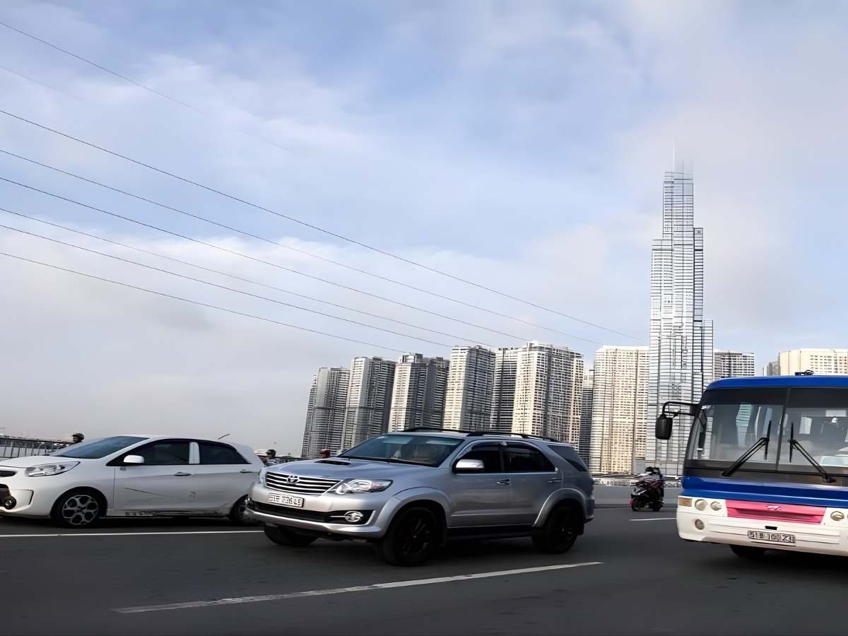 Lịch trình 1 ngày khi dạo quanh Sài Gòn nên bắt đầu di chuyển từ sáng sớm.