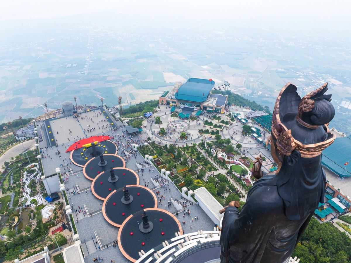 Núi Bà Đen là ngọn núi cao nhất khu vực Nam Bộ 