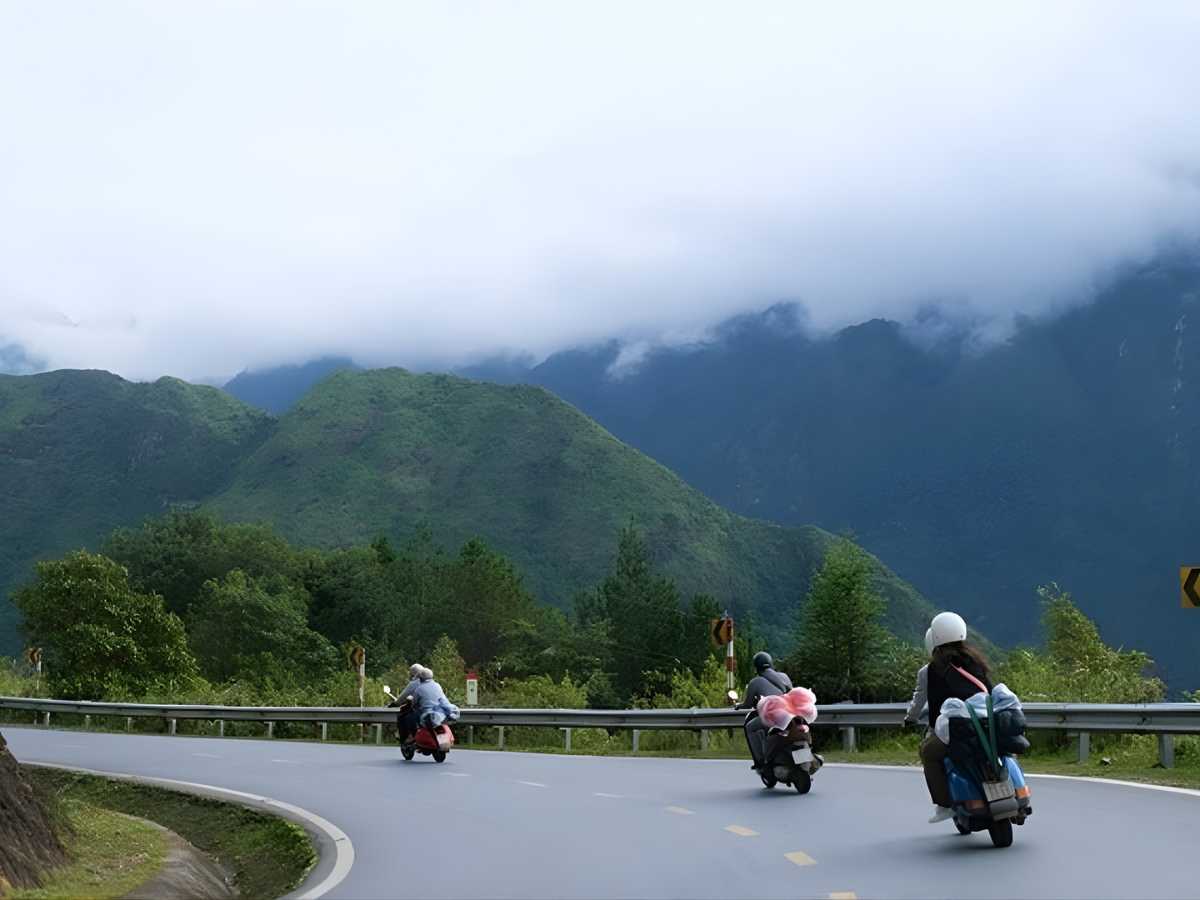 Du lịch nên xuất phát trước 6 giờ sáng, tránh các khung giờ cao điểm để giảm nguy cơ kẹt xe. 